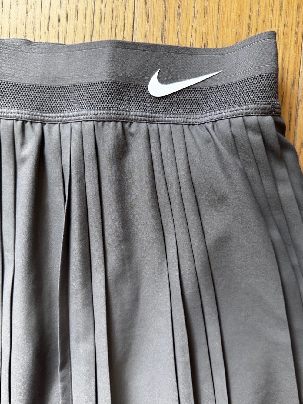 Nike Women's Taupe Pleated Tennis Skirt NWT - Sz M - Picture 2 of 10